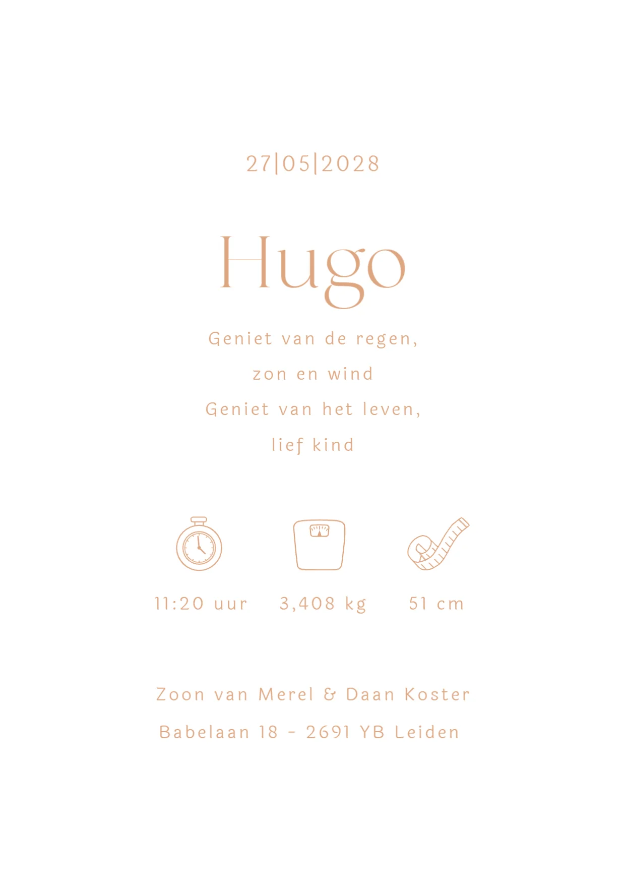 Baby met knuffelkonijn binnenkant