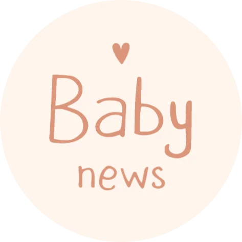 Patroon van regenboogjes en palmbomen