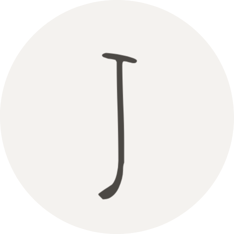 Grote zus met ballon bij wiegje